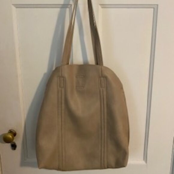 Antika Kraft, Large, Vegan Leather Tote/ Hobo/ Shoulder Bag in Taupe - Picture 3 of 3